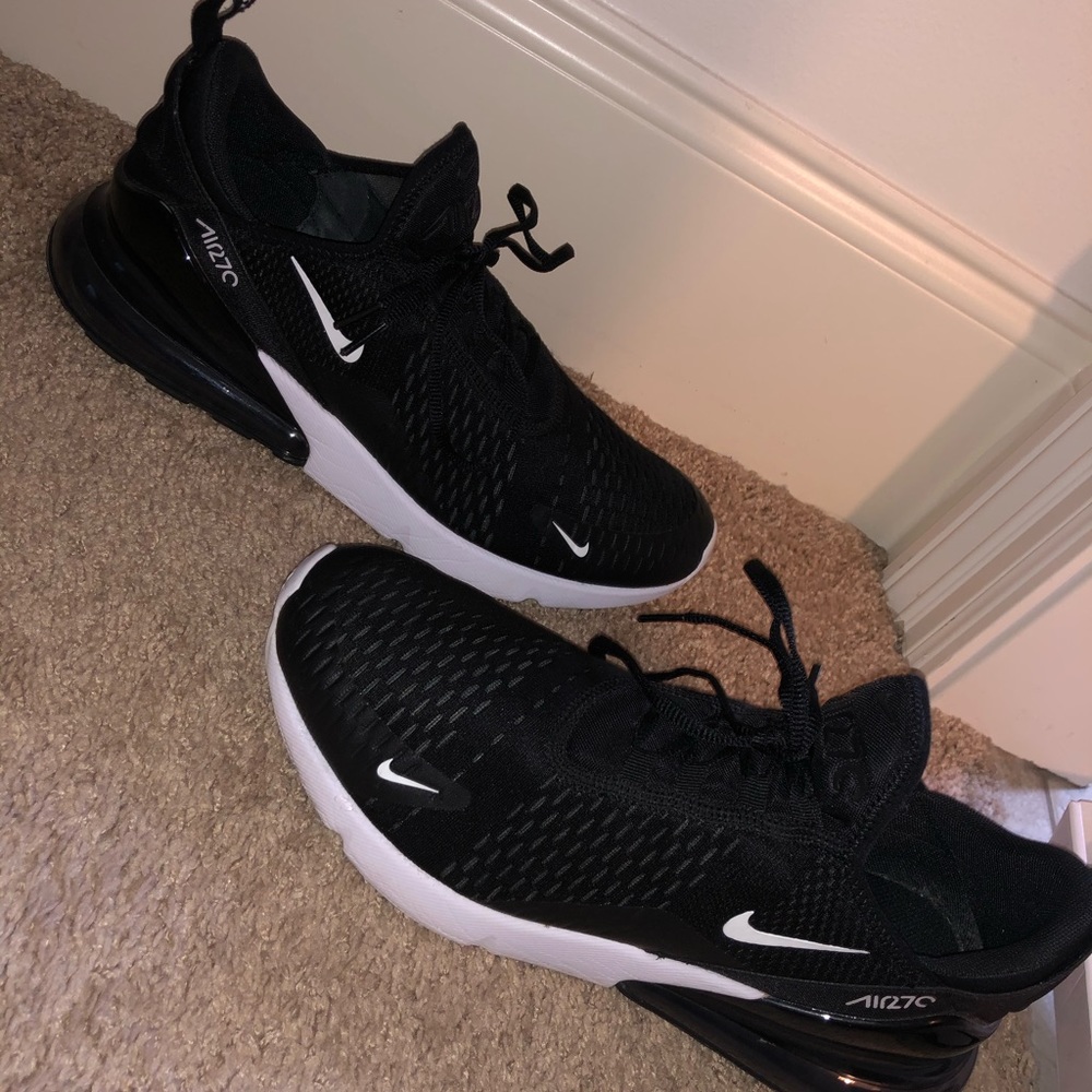 Air Max 270 (black colorway)